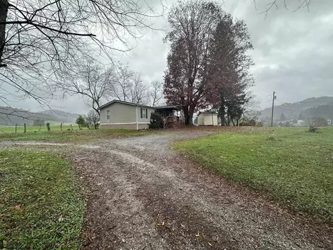 40 W Point Dr, Belington, WV 26250
