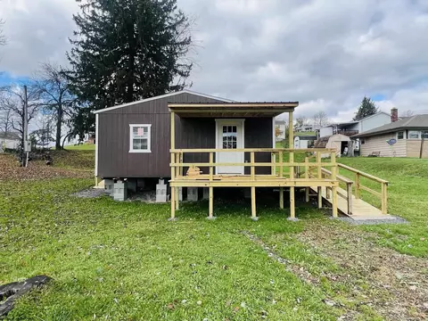 71 Walnut St, Masontown, WV 26542