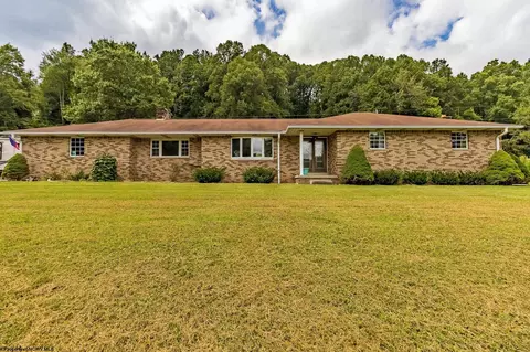 902 Katy Rd, Fairmont, WV 26554