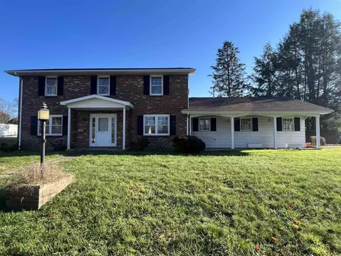 1126 Ridgewood Rd, Fairmont, WV 26554