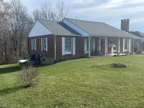 211 Kimberly Ln, Kingwood, WV 26537