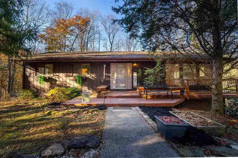 133 Poplar Dr, Morgantown, WV 26505