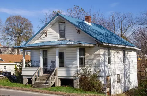 387 S Main St, Masontown, WV 26542