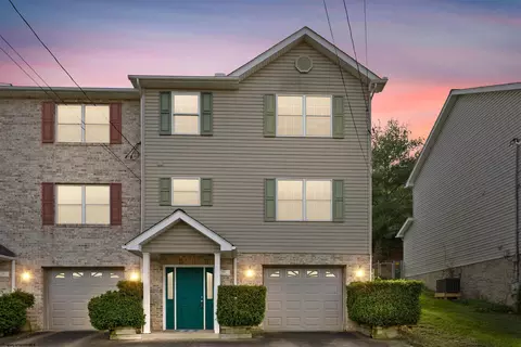 882 Tremont St, Morgantown, WV 26505