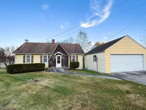 426 Chestnut St, Parsons, WV 26287