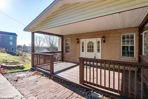 233 Brown St, Thomas, WV 26292 photo 4