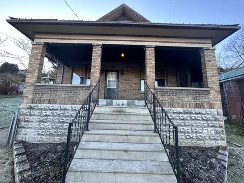 446 Walnut St, Grafton, WV 26354