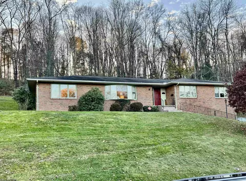 18 Hollen Cir, Fairmont, WV 26554