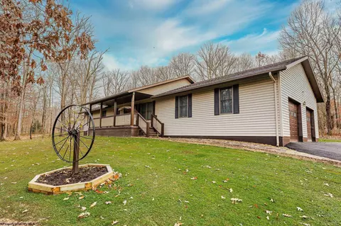 41 Orchard Camp Dr, Ohiopyle, PA 15470