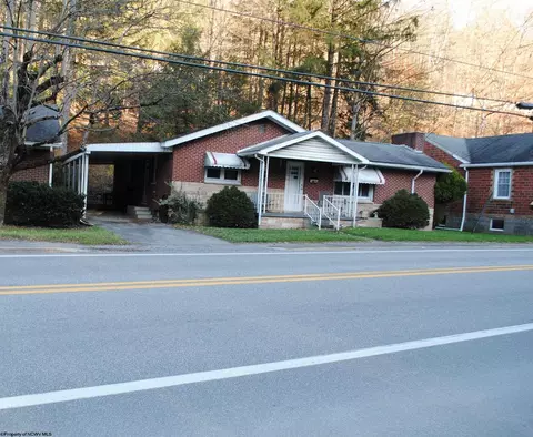 713 S Main St, Philippi, WV 26416