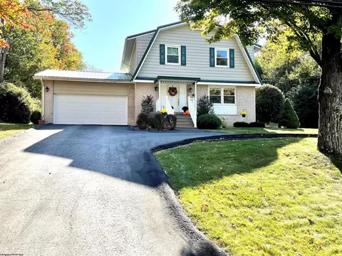 71 Imperial Woods Dr, Morgantown, WV 26508