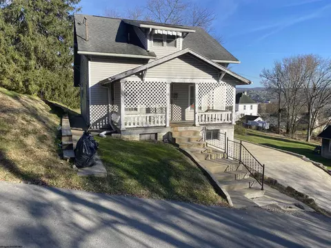 1121 Field St, Fairmont, WV 26554