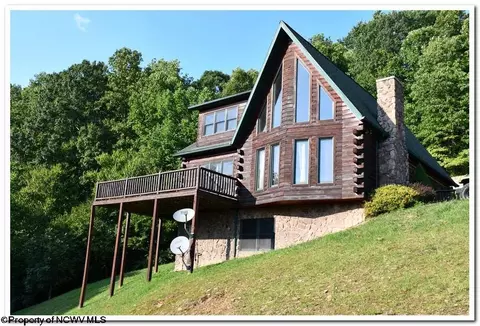 711 Lakeview Dr, Horner, WV 26372