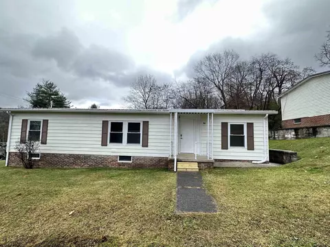 110 Eric St, Westover, WV 26501