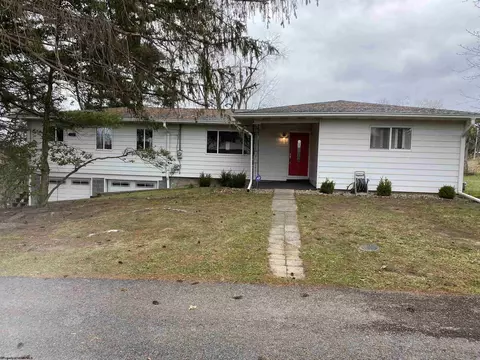 1 Shenandoah Dr, Fairmont, WV 26554