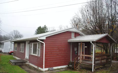 19 Dadisman St, Philippi, WV 26416