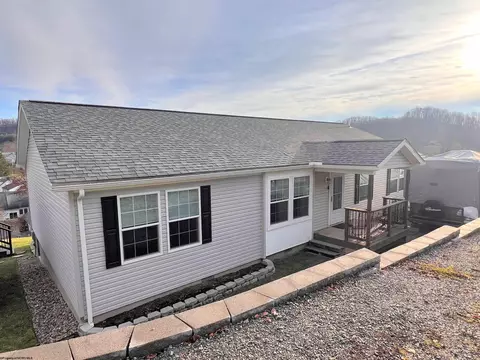 44 Sandy Dr, Grafton, WV 26354