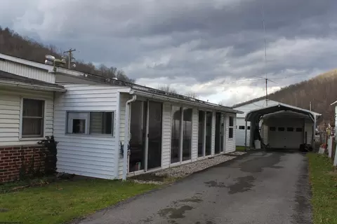 12 2nd Ave, Webster Springs, WV 26288