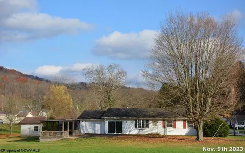 35 Pine Ln, Weston, WV 26452