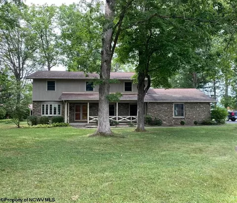 104 Westview Dr, Elkins, WV 26241