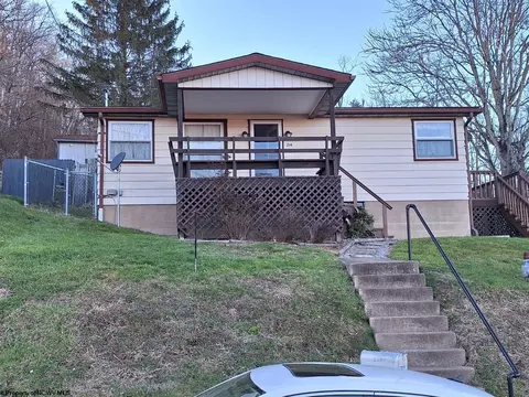 214 Burton Ave, Nutter Fort, WV 26301