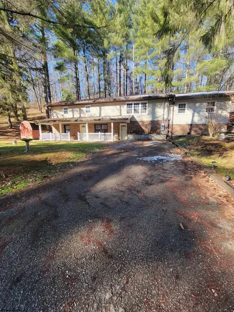 119 Woodford Dr, Elkins, WV 26241