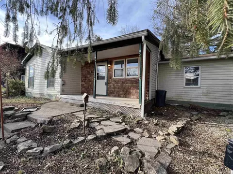 285 W River Ave, Belington, WV 26250