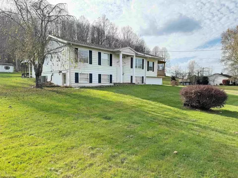 228 Hickory Dr, Jane Lew, WV 26378