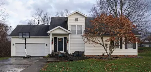 8106 N Byers Ln, Stonewood, WV 26301