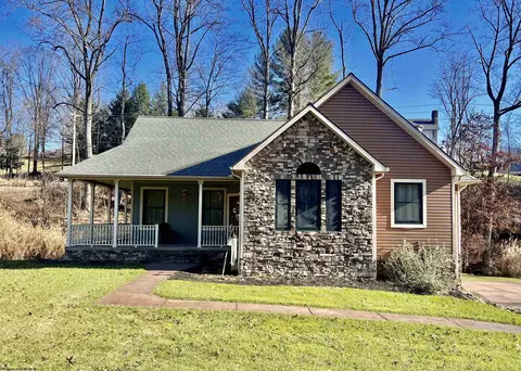 1 Pheasant Dr, Fairmont, WV 26554