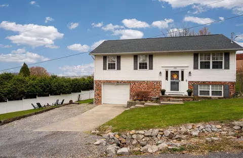 168 E Hillview Dr, Morgantown, WV 26508