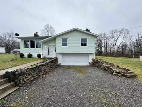 47 Sunrise Acres Cir, Grafton, WV 26354