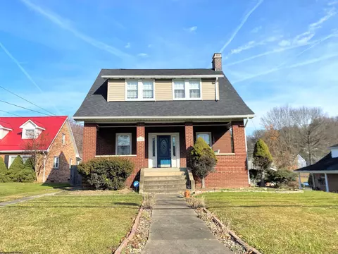 1207 Country Club Rd, Fairmont, WV 26554