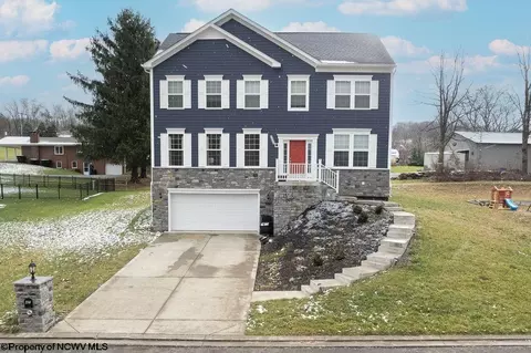 210 Santorini Dr, Morgantown, WV 26508