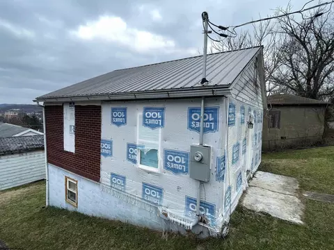 218 Buena Vista Ave, Clarksburg, WV 26301