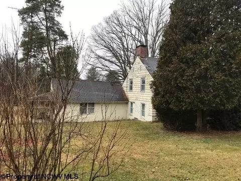 288 E Rd, Arthurdale, WV 26520