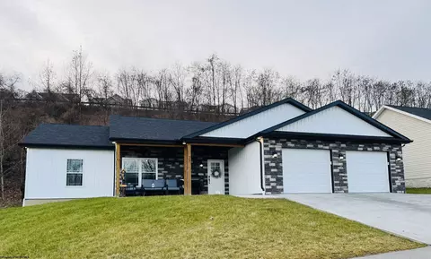 25 Middlebury Ln, Fairmont, WV 26554