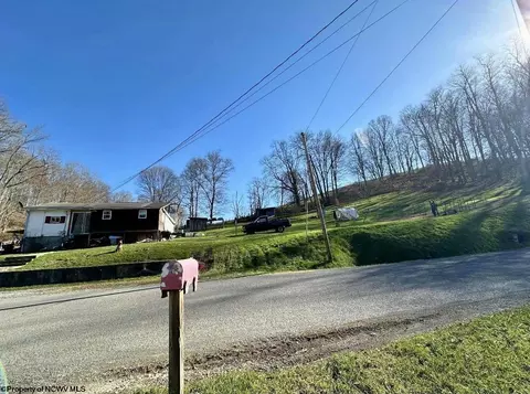 190 Bull Run Rd, Masontown, WV 26542