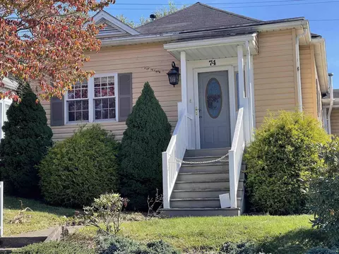 74 Lewis St, Clarksburg, WV 26301