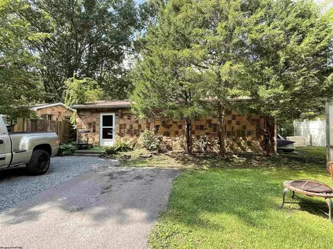 1286 Rivershore Dr, Fairmont, WV 26554