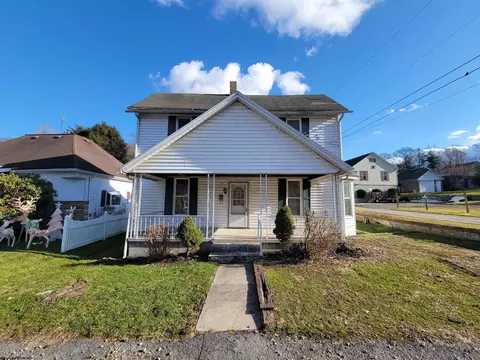 72 Lambert St, Monongah, WV 26554