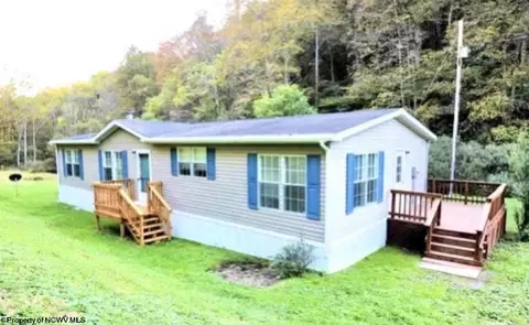 1293 Flag Run Rd, Clarksburg, WV 26301