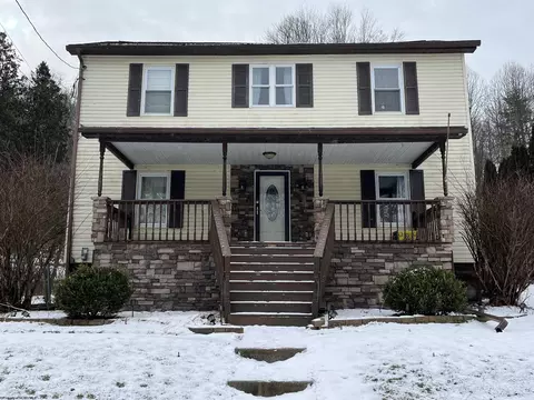 43 Maple St, Carolina, WV 26563