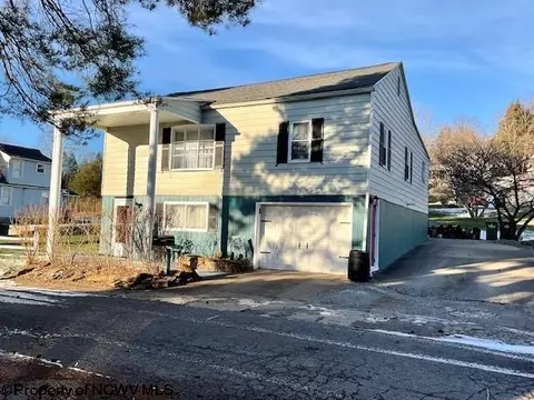 1425 Andmore St, Morgantown, WV 26508