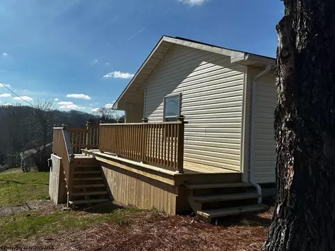 198 Fairview Cir, Sutton, WV 26601 photo 2