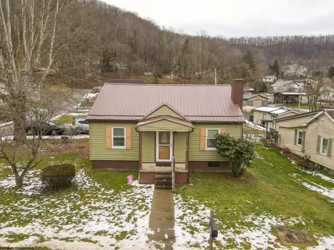 922 N Main St, Weston, WV 26452