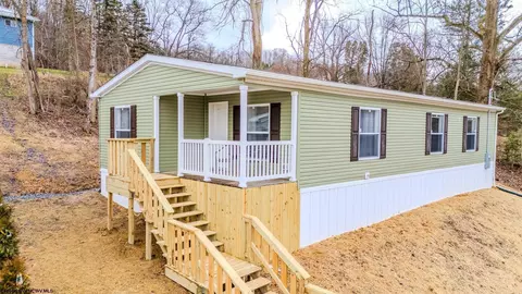 379 Pixler Hill Rd, Morgantown, WV 26508