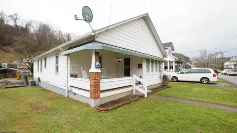158 Valley Dr, Salem, WV 26426