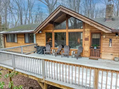 151 Fern Ct, Terra Alta, WV 26764