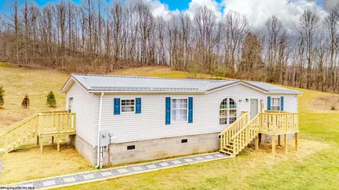115 Green Acres Dr, Morgantown, WV 26501